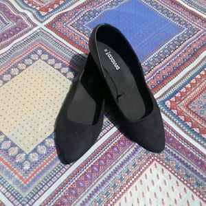 NWOT H&M Black Faux Suede Leather Flats